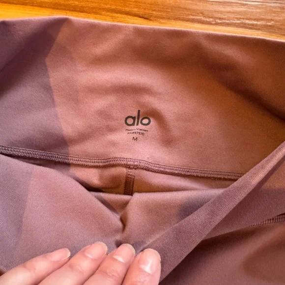 ALO Yoga Dusty Pink High-Waisted Leggings NWOT Size Medium - Picture 6 of 7